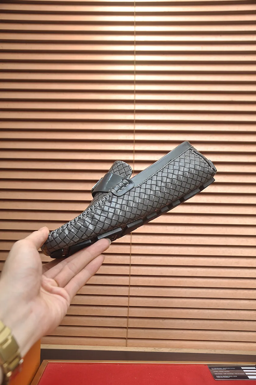 Men's men's shoes💰460💶 [LV Doudou shoes] (water-dyed cowhide lining) new model is on the market, available on the official website. The new Doudou shoes are processed into single-color materials, and the uppers are made of imported woven cowhide material. The body of the shoe is fully hemmed with mark thread, and is lined with imported original cowhide leather. The elegant shoe shape is super suitable for all-matching, and the size is 38-44.